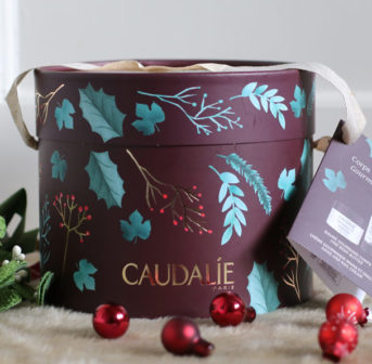 Weihnachtsstimmung bei Caudalie – und sonrisa.ch, wo es einen Instagram-Wettbewerb gibt, bei dem Du ein Beauty-Set gewinnen kannst.
