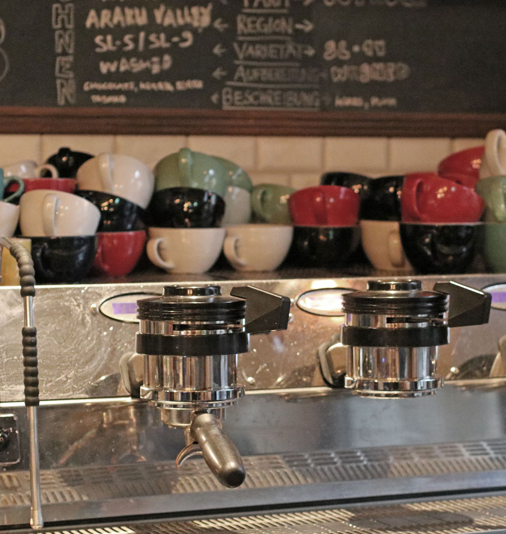 Bloggerin Katrin Roth über einer ihrer Lieblingsorte zum Kaffee trinken in Zürich. 