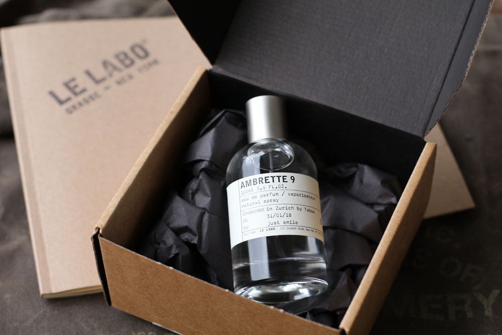 Auf sonrisa gibt es einen Einblick in das Duft-Universum von Le Labo Parfums. 