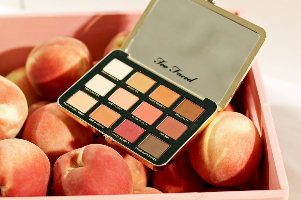 Auf sonrisa.ch zum angucken und gewinnen: die Produkte der neuen Peaches and Cream Kollektion von Too Faced.