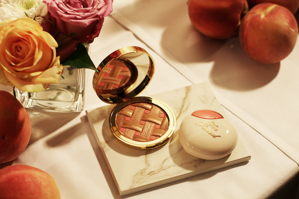 Auf sonrisa.ch zum angucken und gewinnen: die Produkte der neuen Peaches and Cream Kollektion von Too Faced.