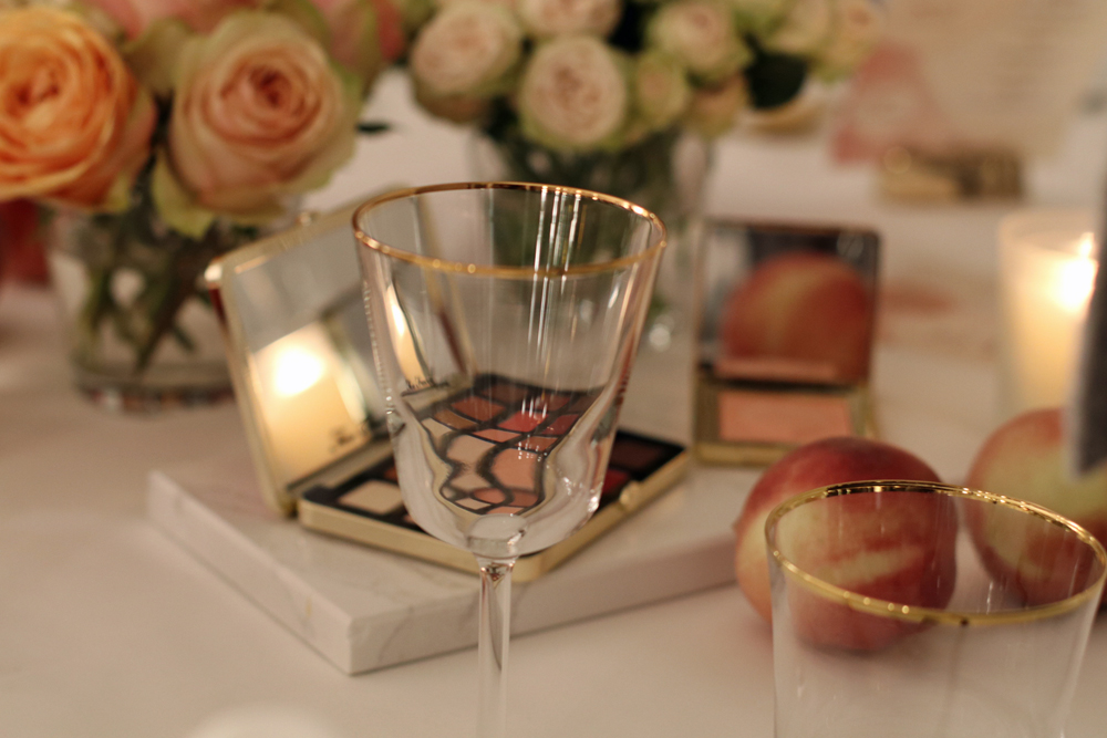 Auf sonrisa.ch zum angucken und gewinnen: die Produkte der neuen Peaches and Cream Kollektion von Too Faced.