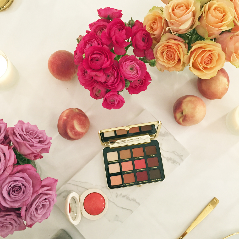 Auf sonrisa.ch zum angucken und gewinnen: die Produkte der neuen Peaches and Cream Kollektion von Too Faced.