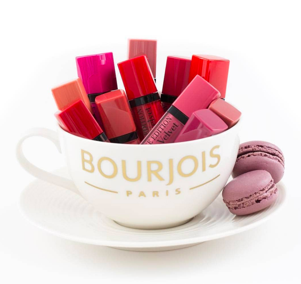 Das Rouge Velvet Glücksrad mit 36 Lippenstiften von Bourjois verwandelt jedes Bad in ein cooles Beauty-Casino!
