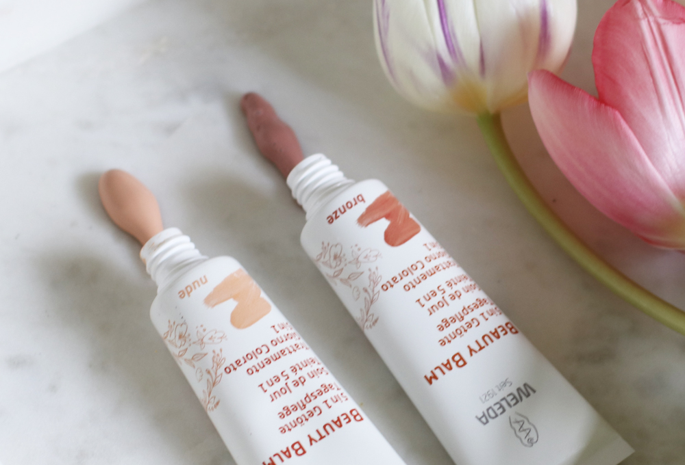 Die neuen Beauty-Balms von Weleda vereinen Pflege und einen Hauch von Farbe in einem Produkt. 