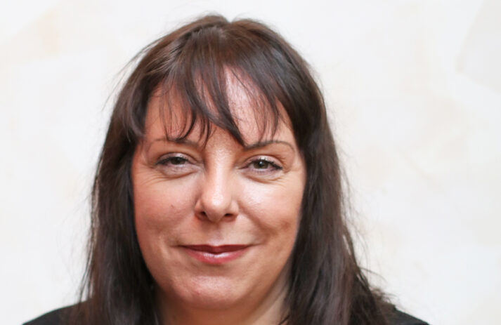 Makeup Artist und Pixi Botschafterin Amanda Bell verrät auf sonrisa ihre besten Schmink- und Beauty-Tipps.