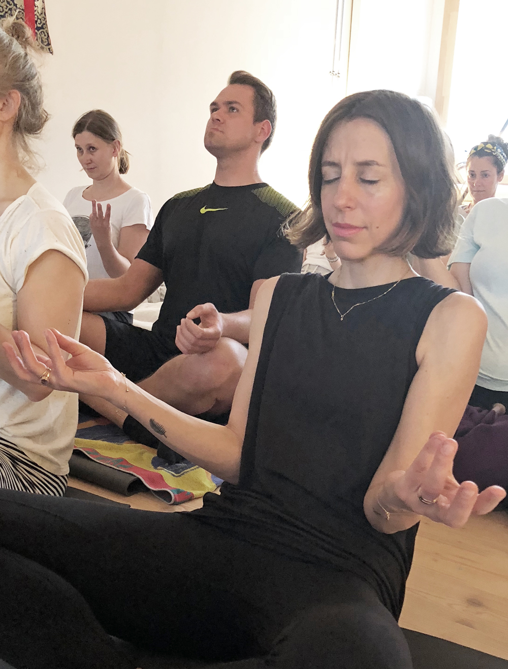 Bloggerin Katrin Roth über ihre erste Kundalini-Yogastunde bei Guru Jagat.