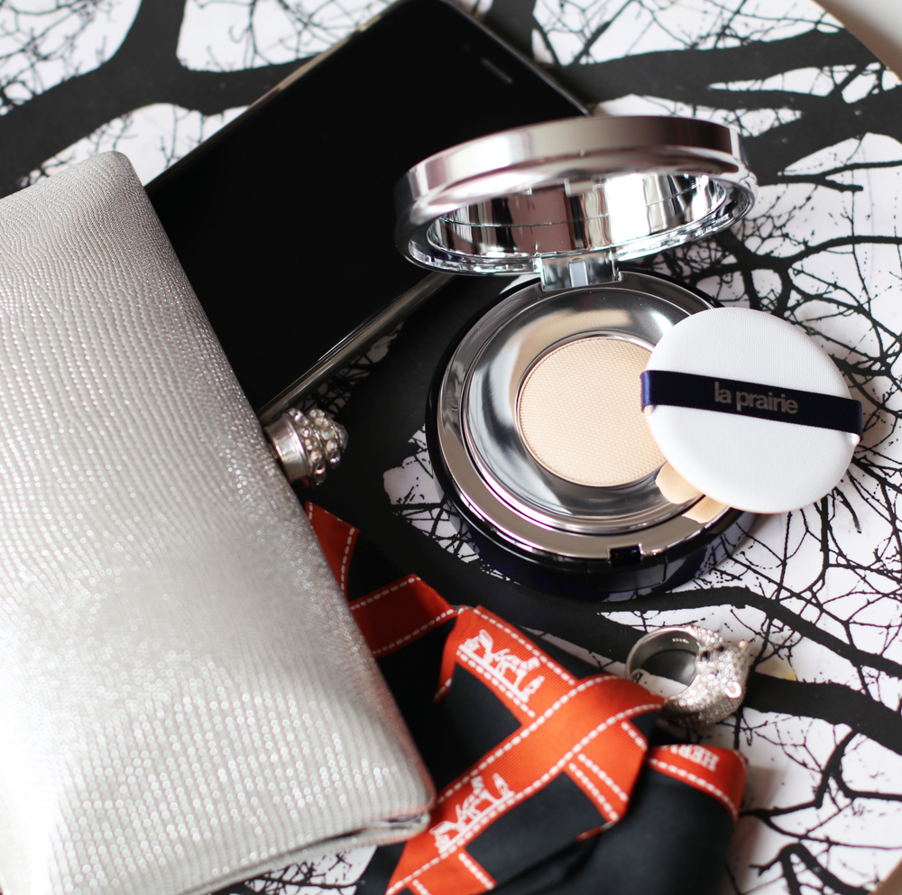 Entdecke und gewinne auf sonrisa.ch die neue La Prairei Skin Caviar Essence-in-Foundation.
