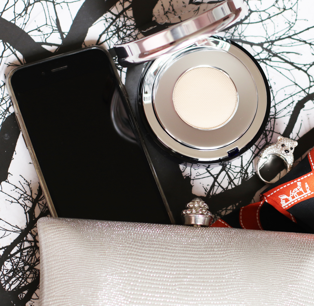 Entdecke und gewinne auf sonrisa.ch die neue La Prairei Skin Caviar Essence-in-Foundation.