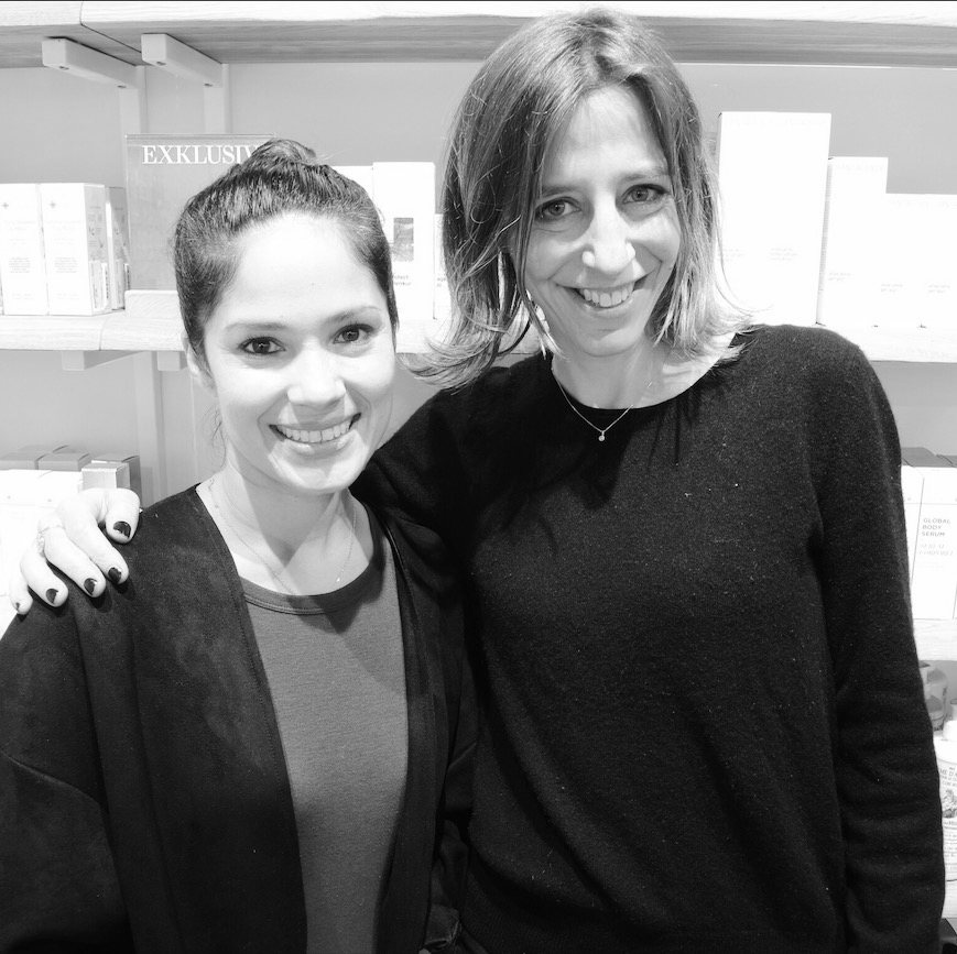 Naturkosmetik-Unternehmerin und Promi-Makeupartist Lina Hanson zeigt zwei einfache Beauty-Tutorials für alle.