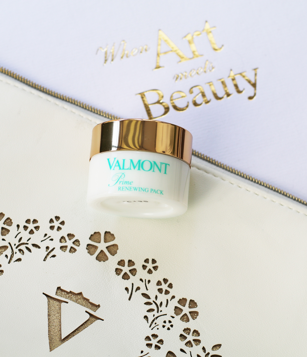 Beauty-Ikone aus der Klinik: alles, was Du über das Valmont Prime Renewing Pack wissen musst. 
