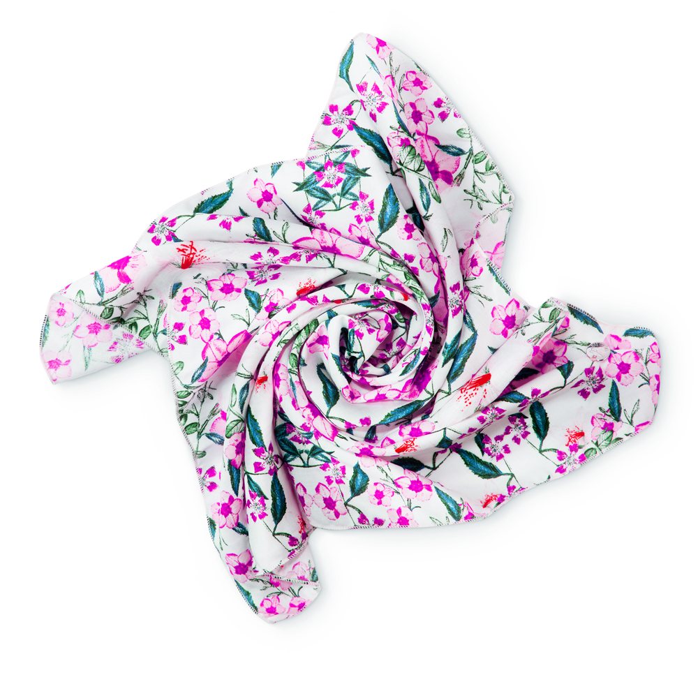 Karma goes Beauty: Bei KIKO MILANO gibt es zum Muttertag ab einem Einkauf von 30 CHF ein Foulard vom nachhaltigen Modelabel Progetto Quid, das benachteiligten Frauen den Wiedereinstieg in die Berufswelt erleichtert.