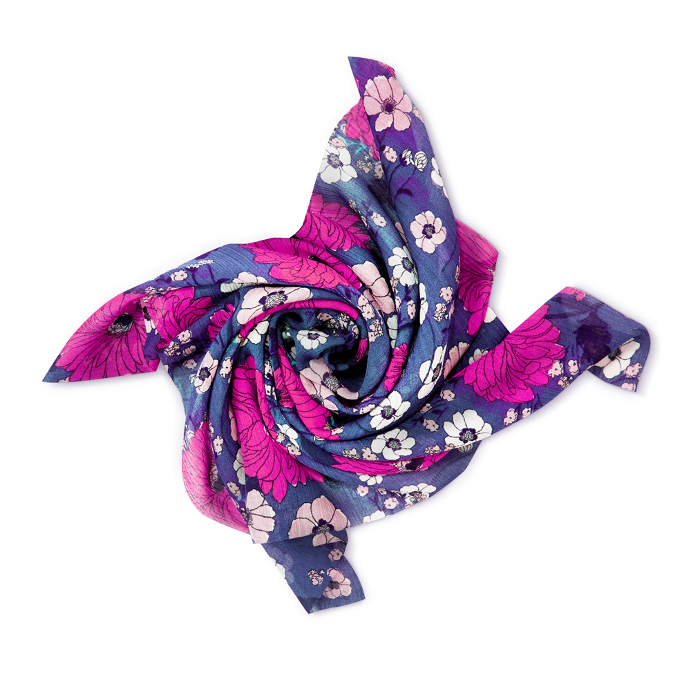 Karma goes Beauty: Bei KIKO MILANO gibt es zum Muttertag ab einem Einkauf von 30 CHF ein Foulard vom nachhaltigen Modelabel Progetto Quid, das benachteiligten Frauen den Wiedereinstieg in die Berufswelt erleichtert.