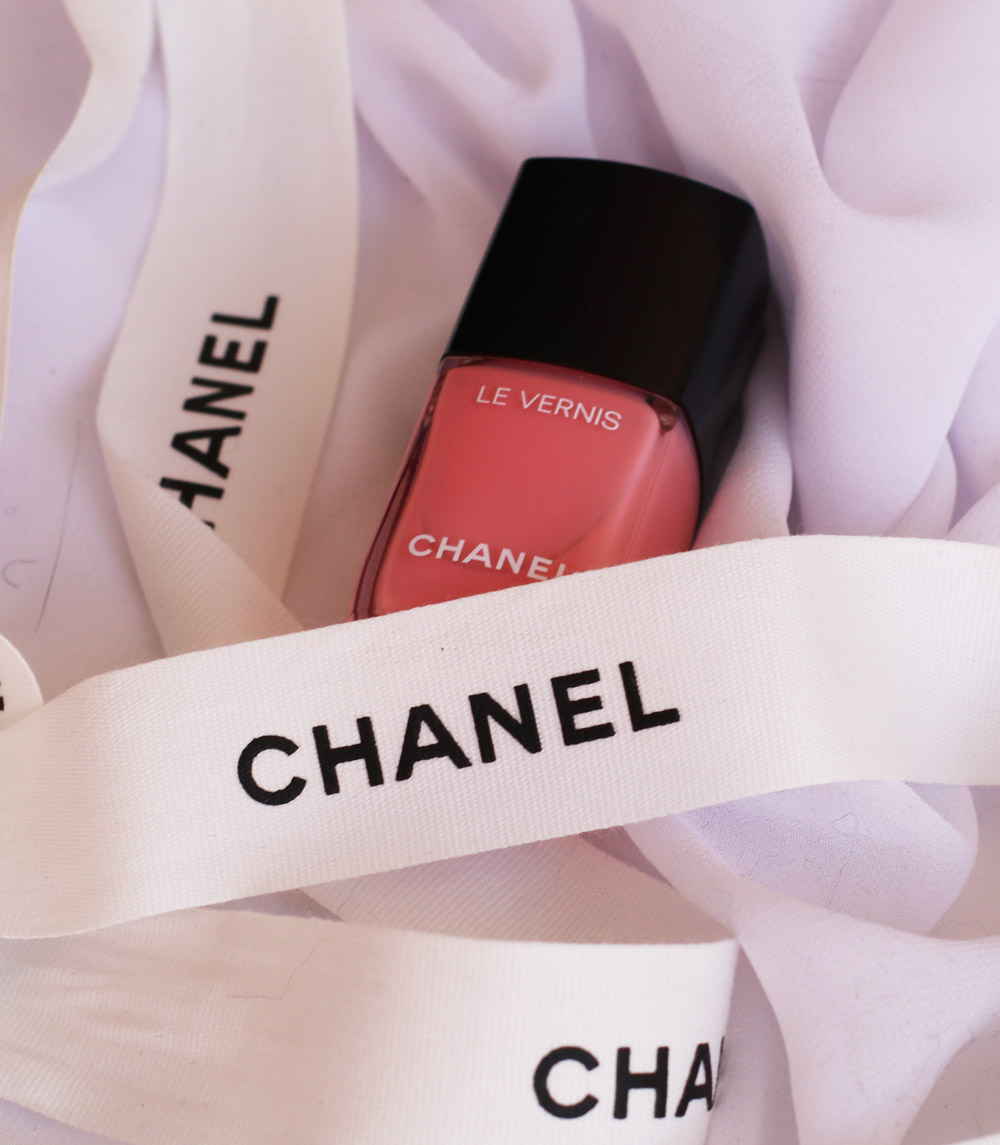 Let's glam: die Sommerkollektionen von Chanel, Estée Lauder, L' Oréal Paris und By Terry sorgen bei der inneren Sonnengöttin für Glücksgefühle.