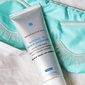 Glycolic 10 Renew Overnight von Skinceuticals gibt effektiv 10 Prozent Glycolsäure ab und sorgt damit für eine nachweislich verbesserte Ausstrahlung.