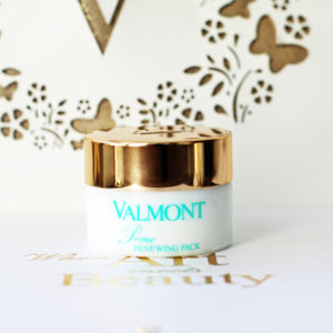 Beauty-Ikone aus der Klinik: alles, was Du über das Valmont Prime Renewing Pack wissen musst.