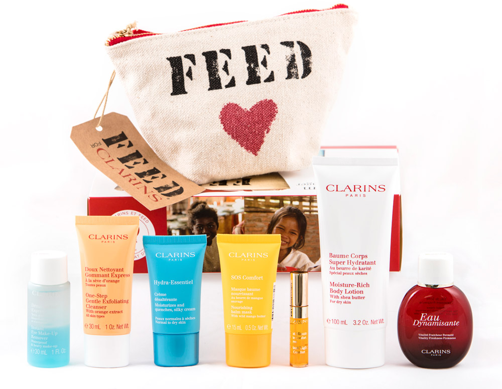 Mit dem Kauf des Clarins Feed Necessaires tut man nicht nur sich selbst, sondern auch anderen etwas Gutes.