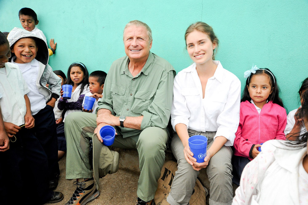 Mit dem Kauf des Clarins Feed Necessaires tut man nicht nur sich selbst, sondern auch anderen etwas Gutes.