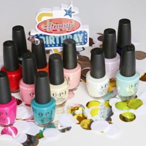 Die limitierte Nagellack-Kollektion Grease by OPI bringt die sommerlichen Farben des Kultfilms von 1978 auf Deine Nägel.