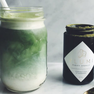 Erfrischender Sommerdrink mit Beauty-Bonus: Ylumi Iced Latte.
