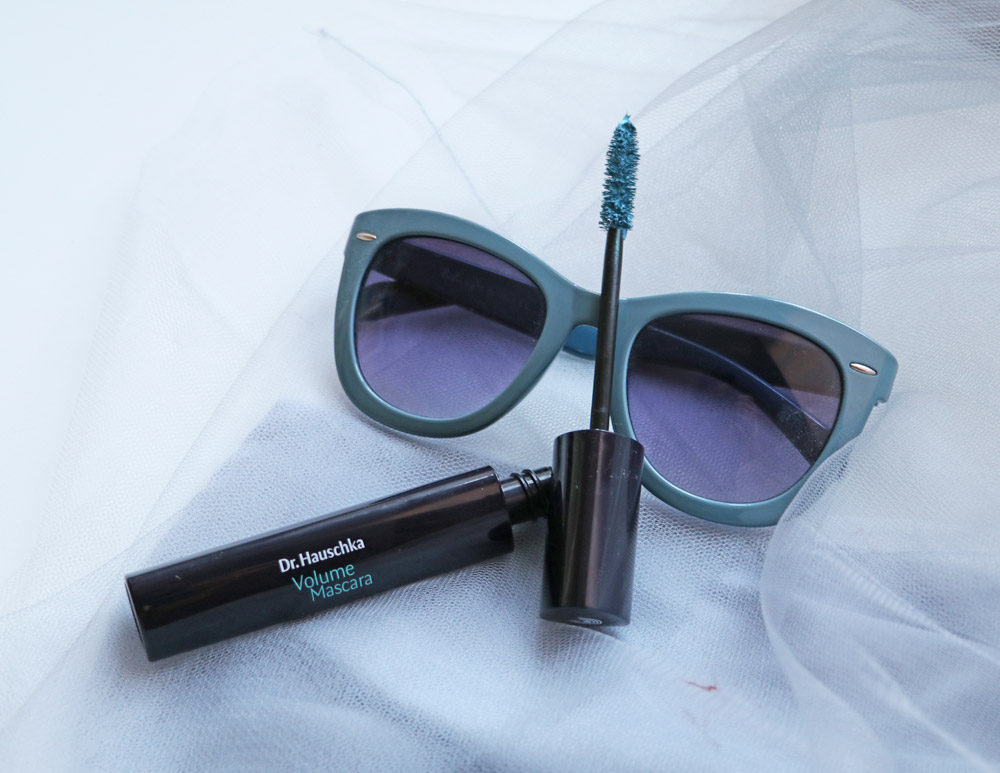 Dr Hauschka Deep Infinity ist inspiriert von der Farbe Türkis, die für Klarheit, Mut und Kraft steht.