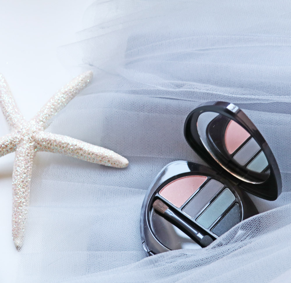 Dr Hauschka Deep Infinity ist inspiriert von der Farbe Türkis, die für Klarheit, Mut und Kraft steht.