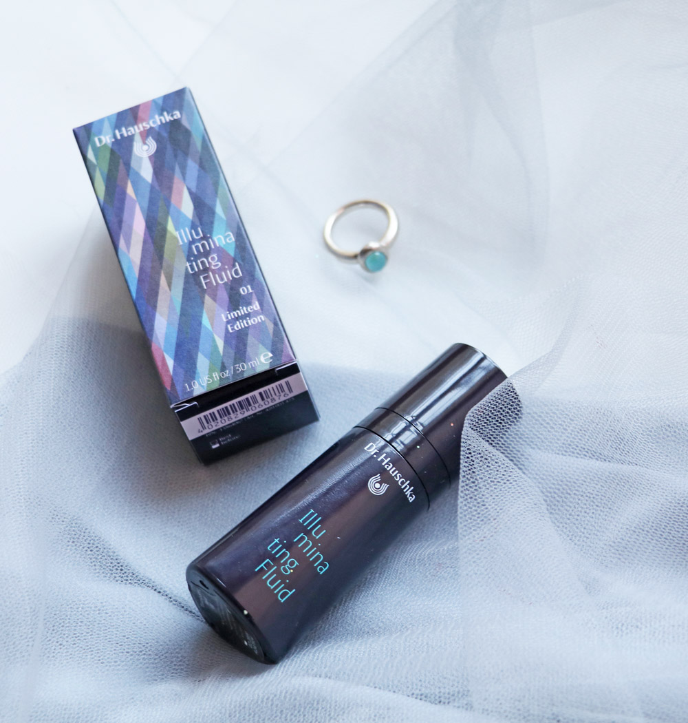 Dr Hauschka Deep Infinity ist inspiriert von der Farbe Türkis, die für Klarheit, Mut und Kraft steht.