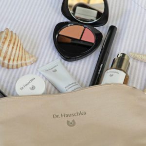Wenn einer eine Reise tut - braucht er unbedingt eines der Travel-Beauty-Sets, die heute auf sonrisa vorgestellt werden.