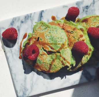 Vegan, ohne Zucker und so lecker: die Ylumi Purify Pancakes mit integriertem Beauty-Bonus.