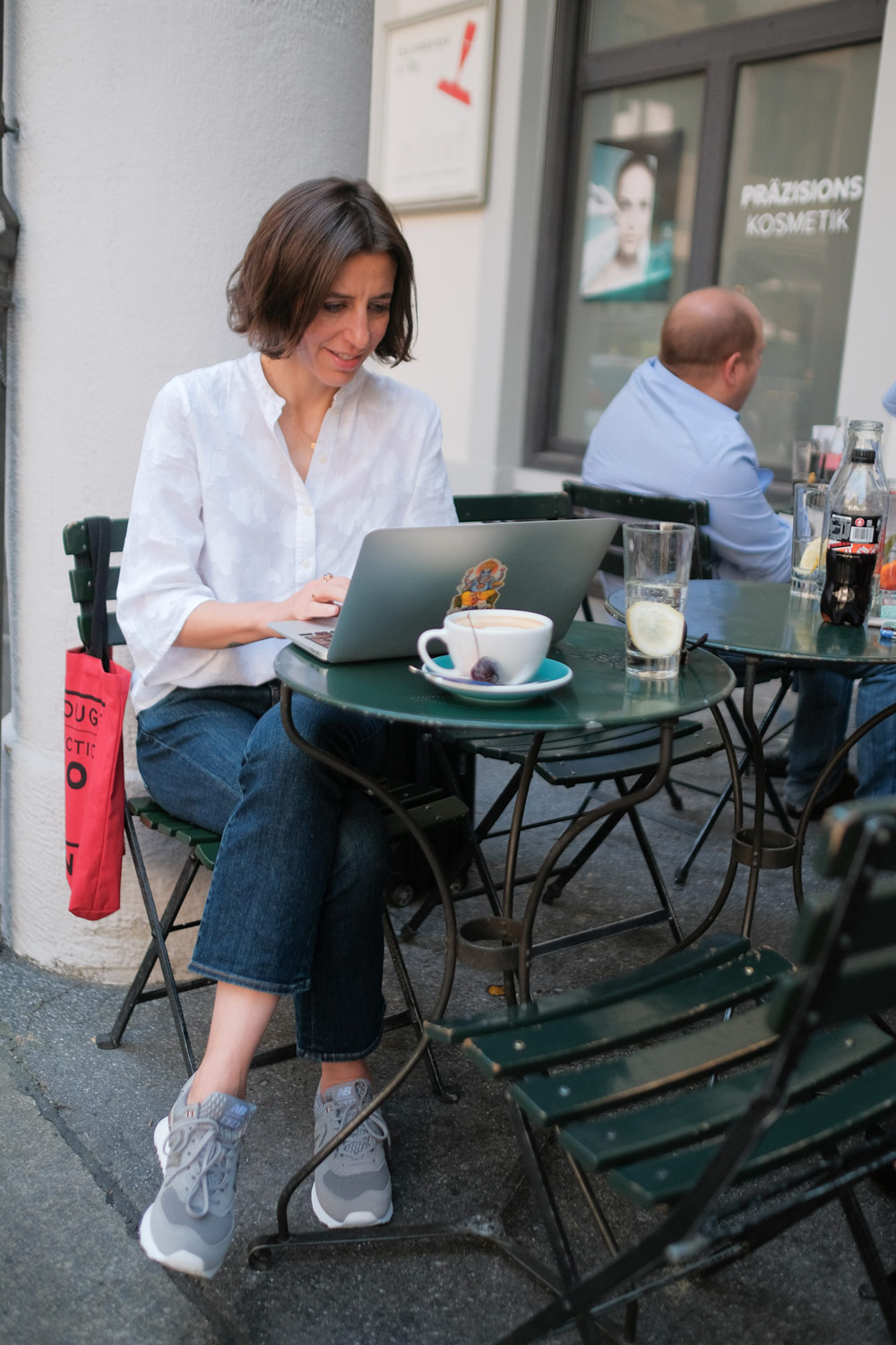 Selbstliebe auf flachen Schuhen mit Ochsner Shoes.