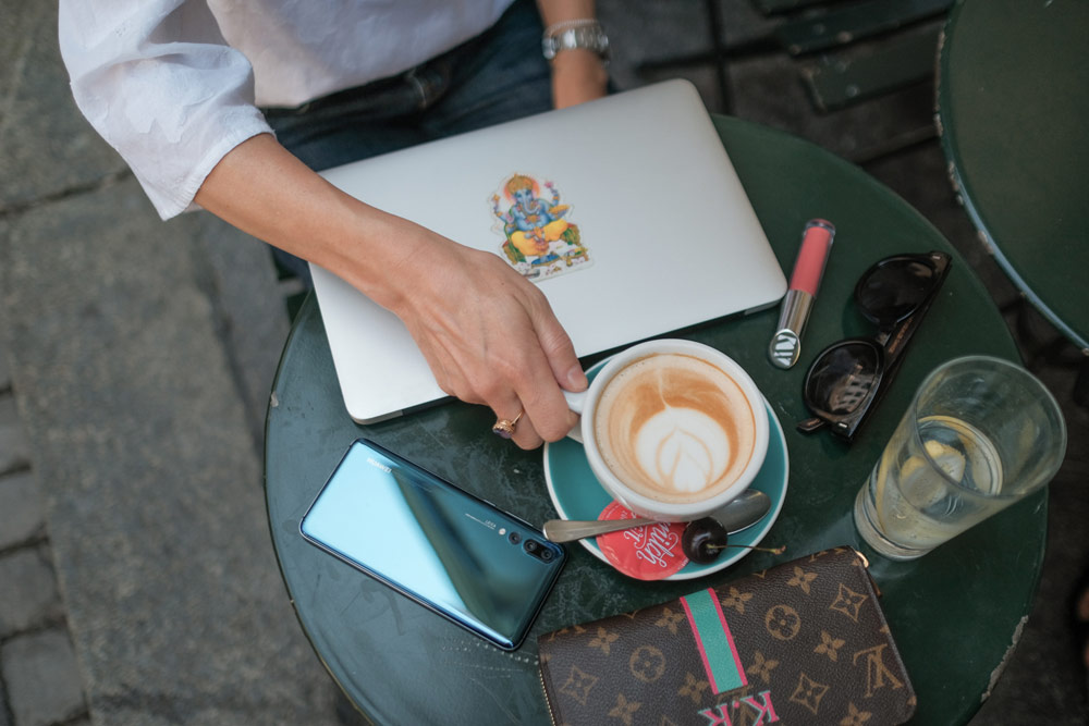 Selbstliebe auf flachen Schuhen mit Ochsner Shoes.