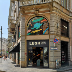 sonrisa war im weltweit ersten Lush Naked Store in Mailand und hat Dir nicht nur viele Bilder, sondern auch ihre nackten Beauty-Favoriten mitgebracht.