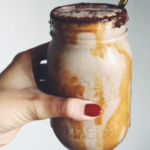 Dein Sommer-Glow beginnt hier! Auf sonrisa findest Du das beste Rezept für einen nährstoffreichen Smoothie mit Adaptogenen, der deine Haut zum Strahlen bringt und – natürlich – köstlich schmeckt.