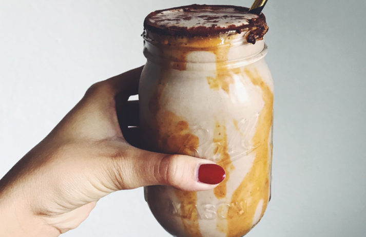 Dein Sommer-Glow beginnt hier! Auf sonrisa findest Du das beste Rezept für einen nährstoffreichen Smoothie mit Adaptogenen, der deine Haut zum Strahlen bringt und – natürlich – köstlich schmeckt.