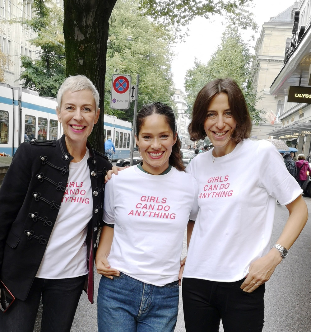 Star-Visagistin und Naturkosmetik-Expertin Lina Hanson verrät die besten Tipps für einen schönen Teint. 