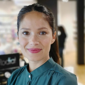 Star-Visagistin und Naturkosmetik-Expertin Lina Hanson verrät exklusiv auf sonrisa die besten Tipps für einen schönen Teint.