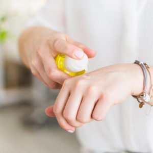 Let's go green: auf sonrisa gibt es Tipps vom Profi zur Umstellung auf Naturkosmetik.