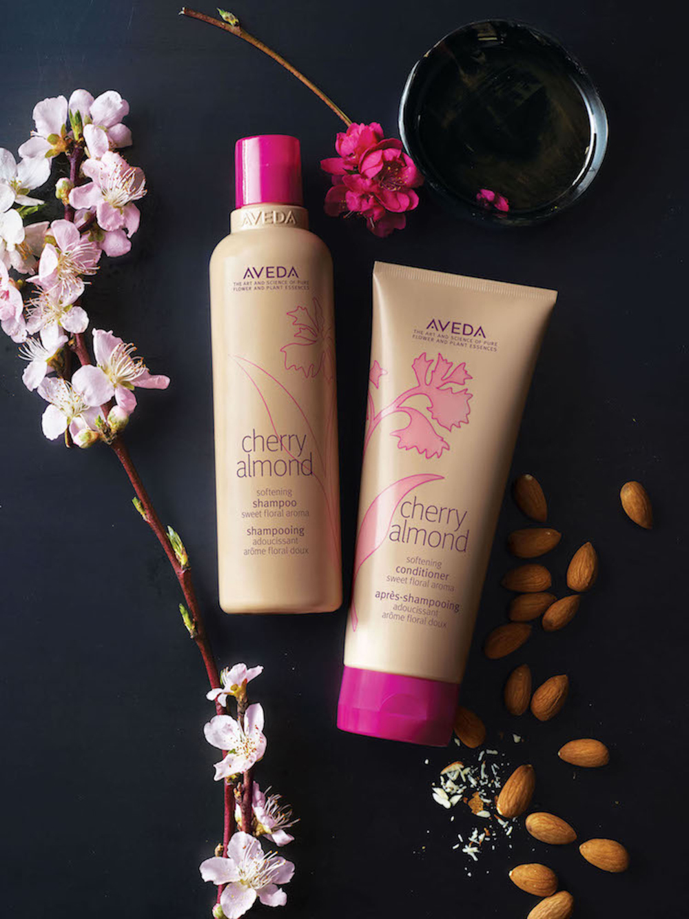 Wie oft sollte man die Haare nachschneiden? Aveda-Friseurin Michael gibt auf sonrisa die Antwort darauf, wo Du auch die neue Aveda-Linie Cherry Almond entdecken kannst.