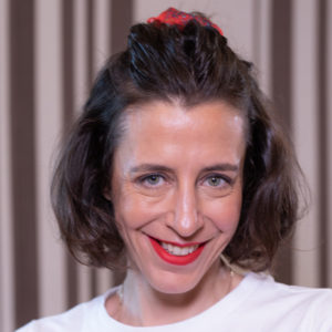 Geht schnell, ist total unkompliziert und braucht keine besonderen Styling-Fähigkeiten: sonrisa zeigt Dir in diesem Hairtutorial, wie Du einen schönen Alltagslook stylst mit dem neuen Dyson Airwrap.