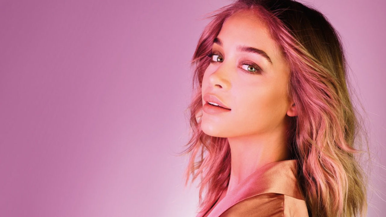 Sie ist Model, Influencerin und das neue Gesicht für die Covershot Palettes von Smashbox: Jasmin Sanders aka Golden Barbie.