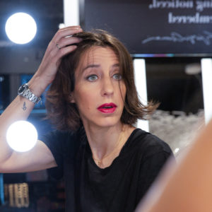 Mitreden erwünscht: in der neuen Rubrik Let's talk bittet sonrisa um Beauty-Tipps. Heute zum Beispiel um Entscheidungshilfe bei der Frage: Sollte das Makeup auf das Outfit abgestimmt werden oder umgekehrt?