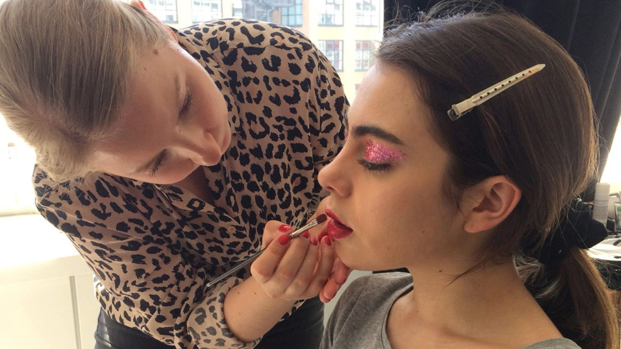 Makeup Artist Sandra Gimmel verrät auf sonrisa ihre besten Schmink-Tricks.