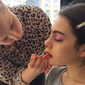 Makeup Artist Sandra Gimmel verrät auf sonrisa ihre besten Schmink-Tricks.