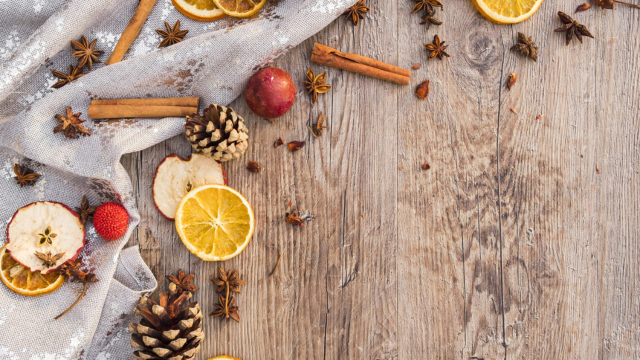 Dem Weihnachtsgebäck verleihen sie die besondere Note und in Bad machen sie uns schön: Auf sonrisa gibt es eine Übersicht über die wichtigsten Gewürze, die in der Beauty verwendet werden.