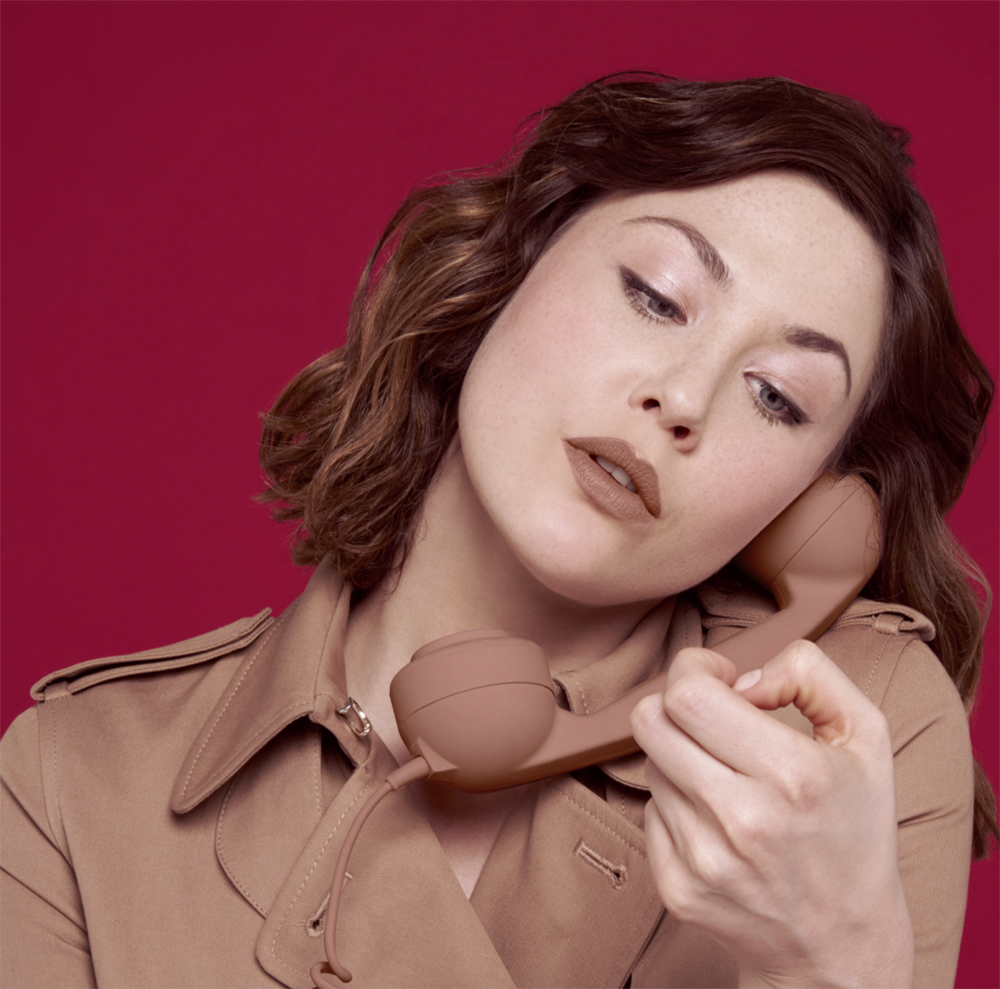Fall for the new Rouge Velvet: Zehn winterliche Nuancen umfasst die neue Bourjois-Palette aus der Serie Rouge Velvet the Lipstick, die von sonrisa getestet wurde. 