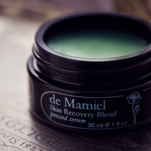 Winter is coming – und der neue Skin Recovery Blend von De Mamiel schützt Deine Haut davor.
