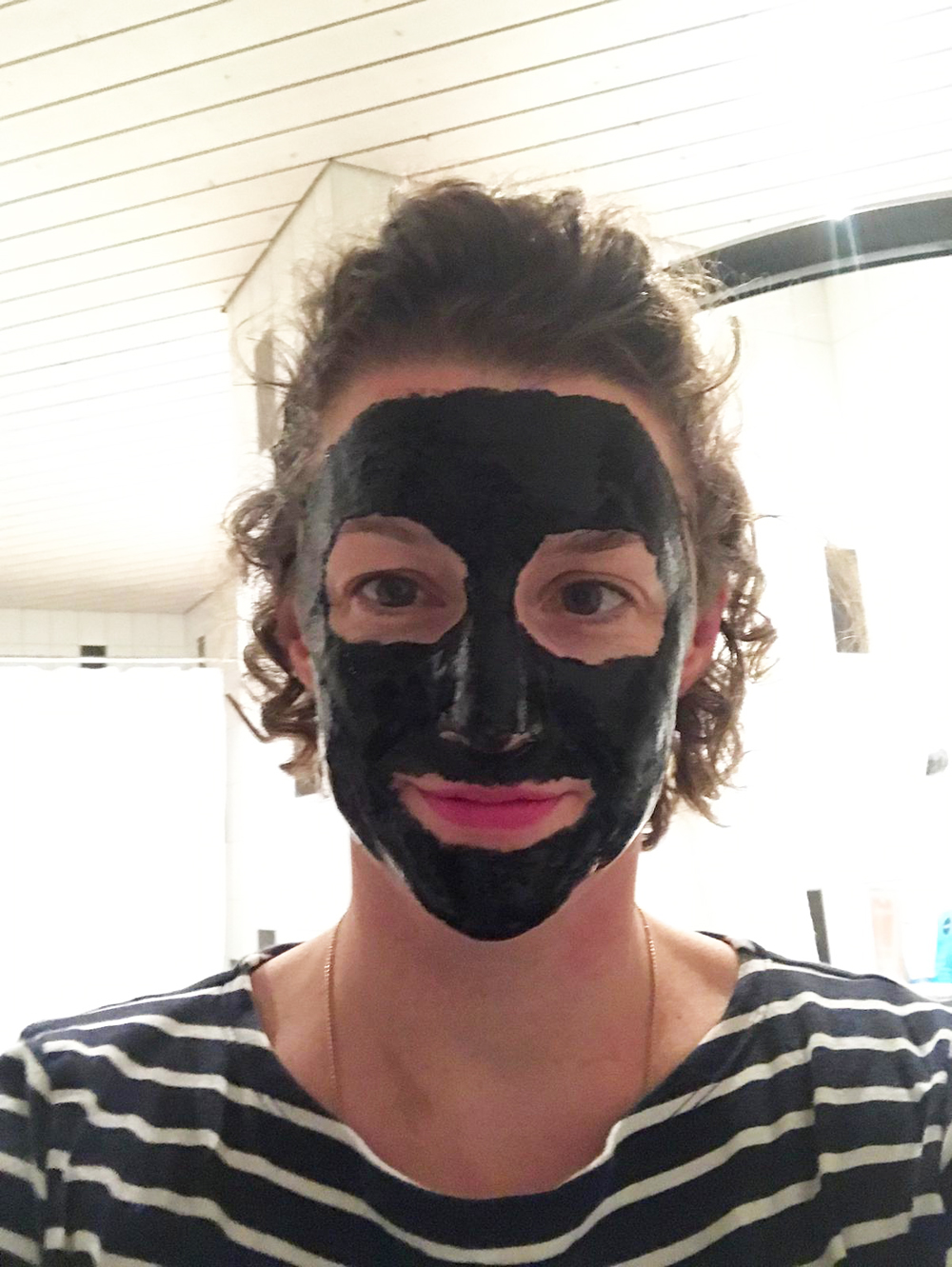 Gastbloggerin Florina ging in die Maske - und erzählt auf sonrisa von ihren Erfahrungen mit den neusten Gesichtsmasken auf dem Markt!