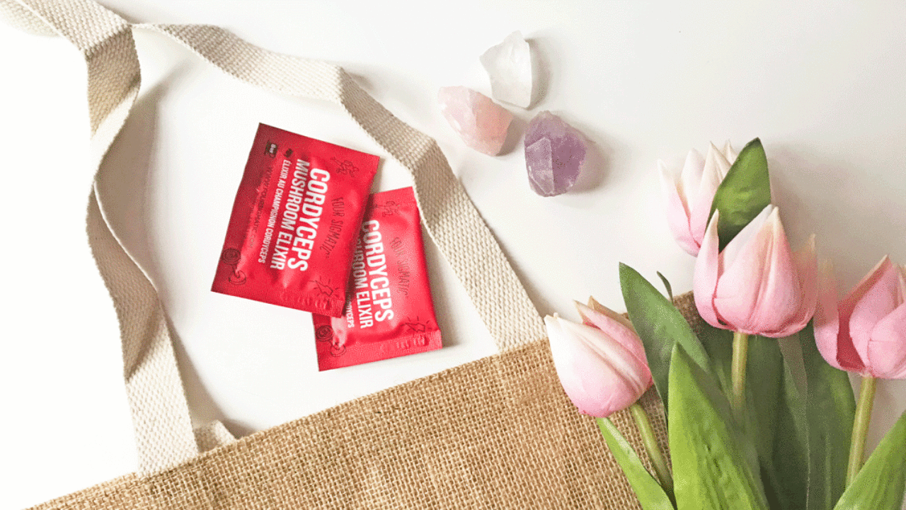 Wow! Von Four Sigmatic gibt es zwei Gesichtspflegeprodukte, die man essen oder auftragen kann.