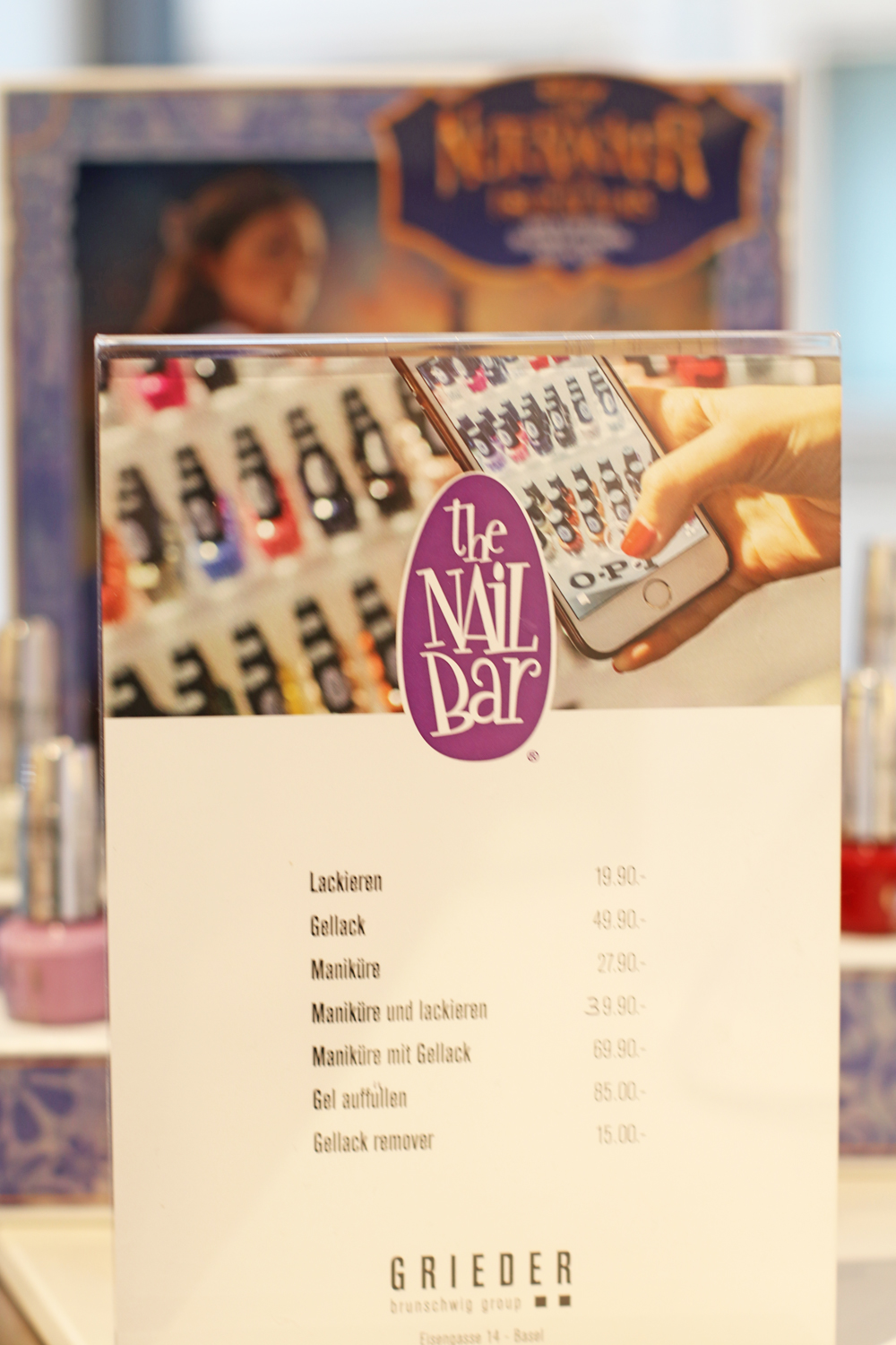 sonrisa war bei The Nail Bar in Basel und testete eine Maniküre mit UV-Lack von OPI.