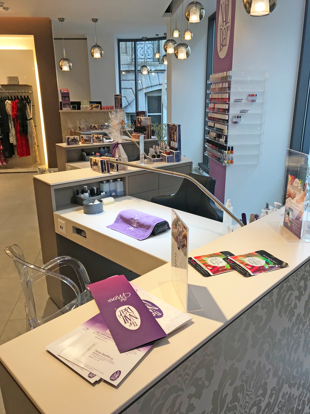 sonrisa war bei The Nail Bar in Basel und testete eine Maniküre mit UV-Lack von OPI.